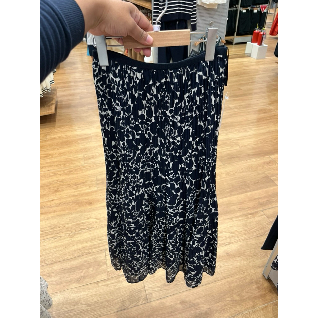 Rok Panel Sifon Wanita Uniqlo Jastip