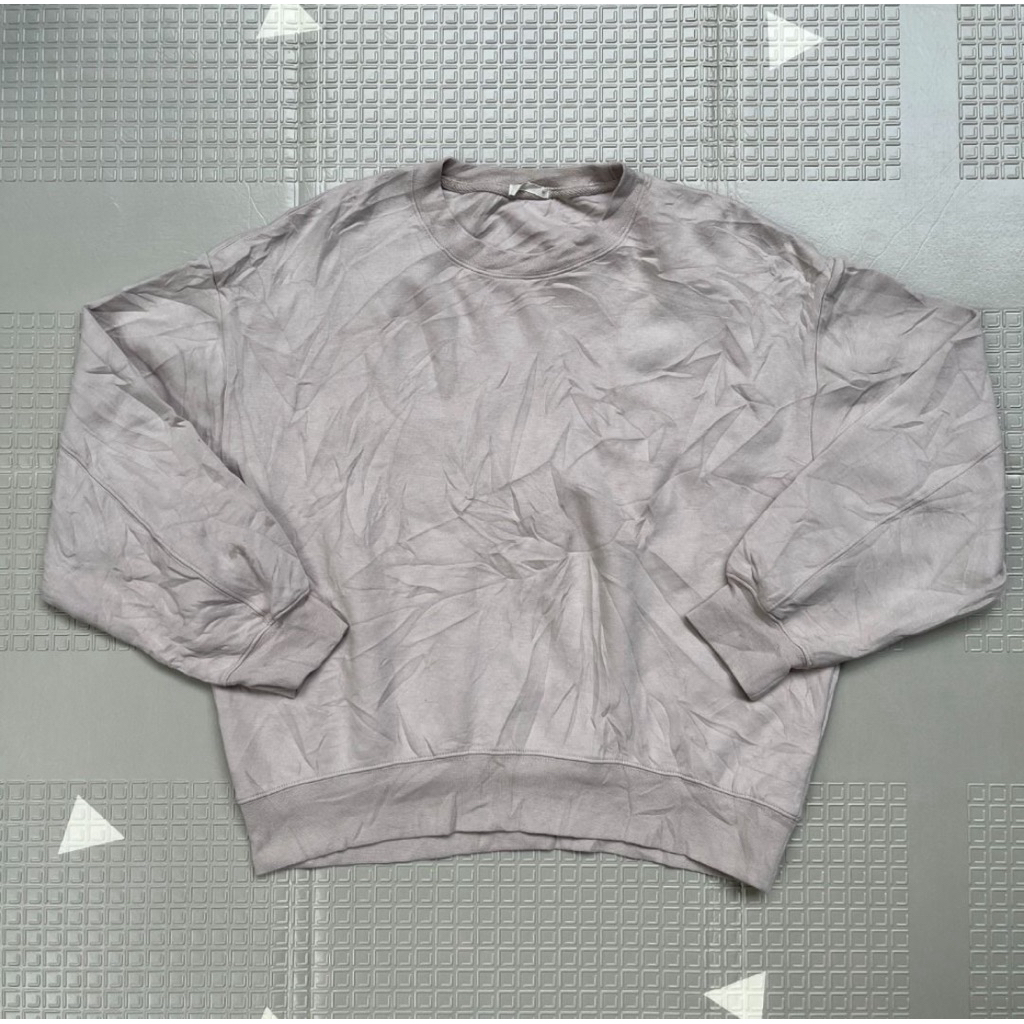 GU UNIQLO Crewneck Sweater  / CN Gu Uniqlo Wardah