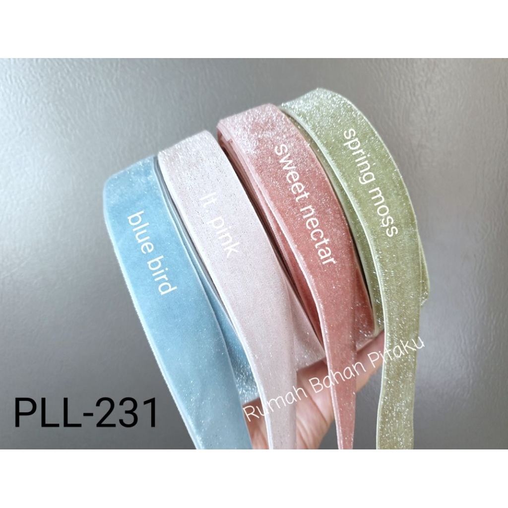 

HARGA per-YARD (=90CM), PITA VELVET GLITTER HALUS SILVER UK. 1" (=2,5CM), PREMIUM, PLL-231