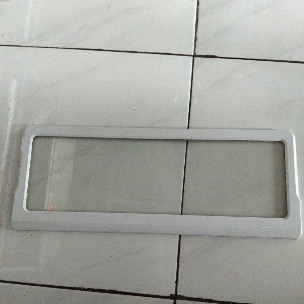 tutup rak sayur kulkas Polytron