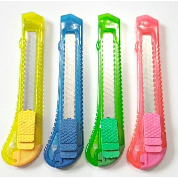 

CUTTER WARNA WARNI PISAU BESAR