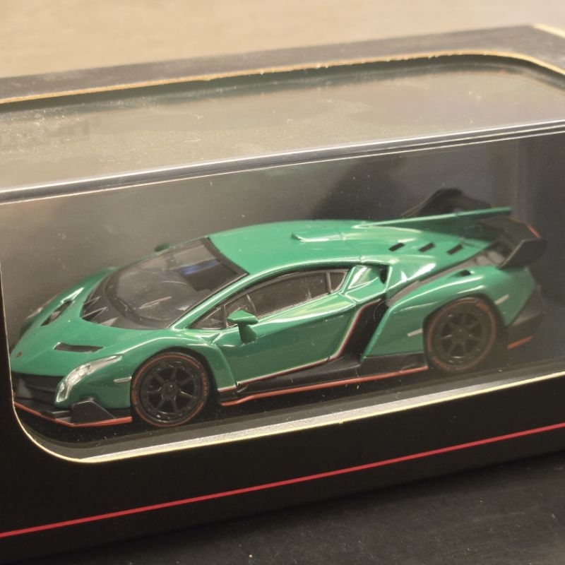 Kyosho 1/64 Lamborghini Veneno Green / Red Line
