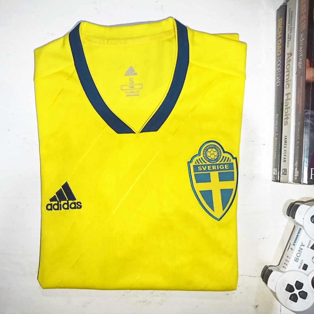 Jersey Swedia Home 2018