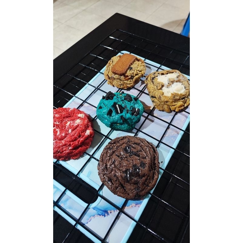 

lumeasweets -soft cookies homemade-original clasic-double chocolate-red velvet-matcha-cloreo-lotus caramel-s'mores-cookie monster