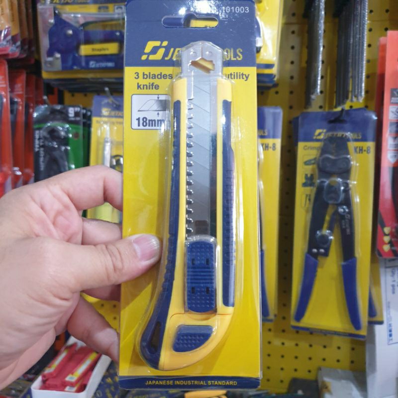 

Pisau cutter JETJO plus 3 mata pisau