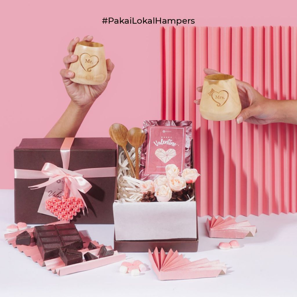 

Dekayu - Hampers Special Valentine Val Dua | Kado Pernikahan | Kado Ulang Tahun | Kado Wisuda