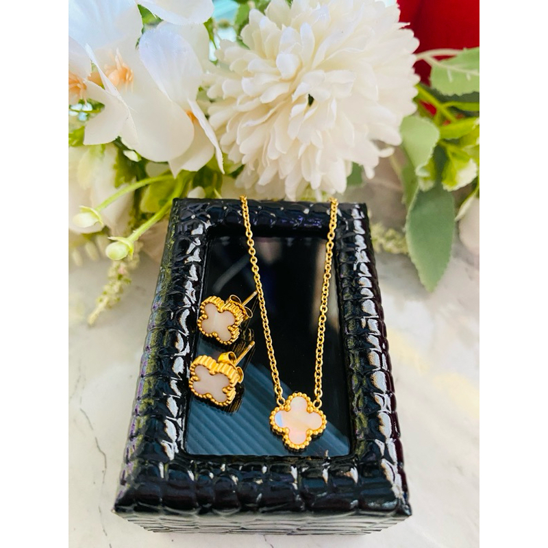 Set clover putih titanium