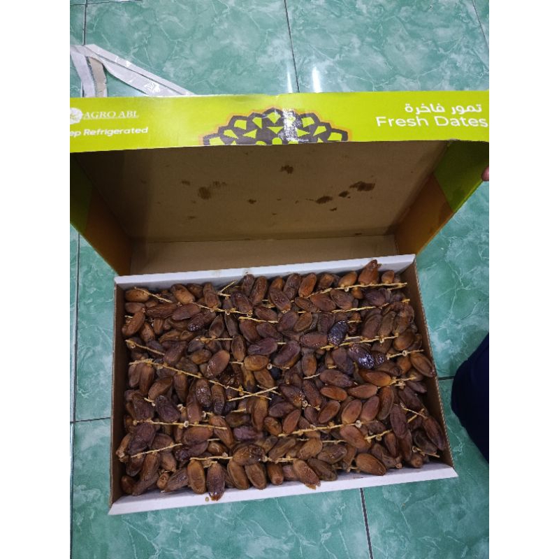 

kurma tangkai box 5kg