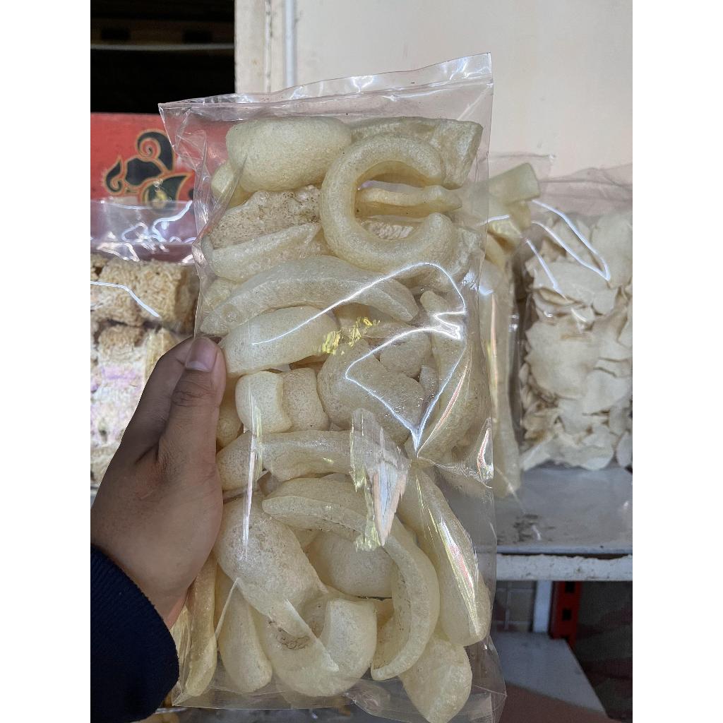 

Kerupuk rambak ( dari kulit sapi ) halal 100%