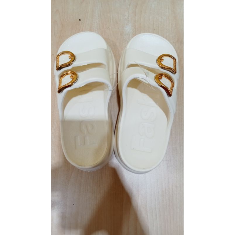 sandal wanita Alibaba Fashion