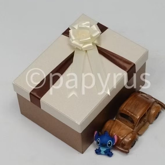 

PAPYRUS Kombinasi 15x20 Tinggi 10cm Kotak Kado Gift Box Hadiah