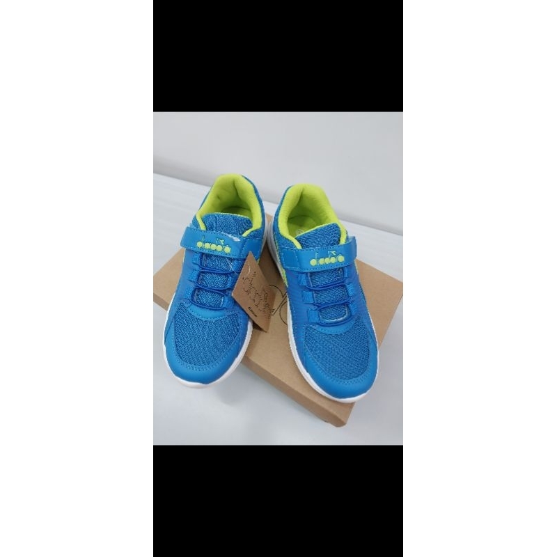 Diadora Growy Juniorsepatu diadora running anak-anak
size 33

ORI 100%