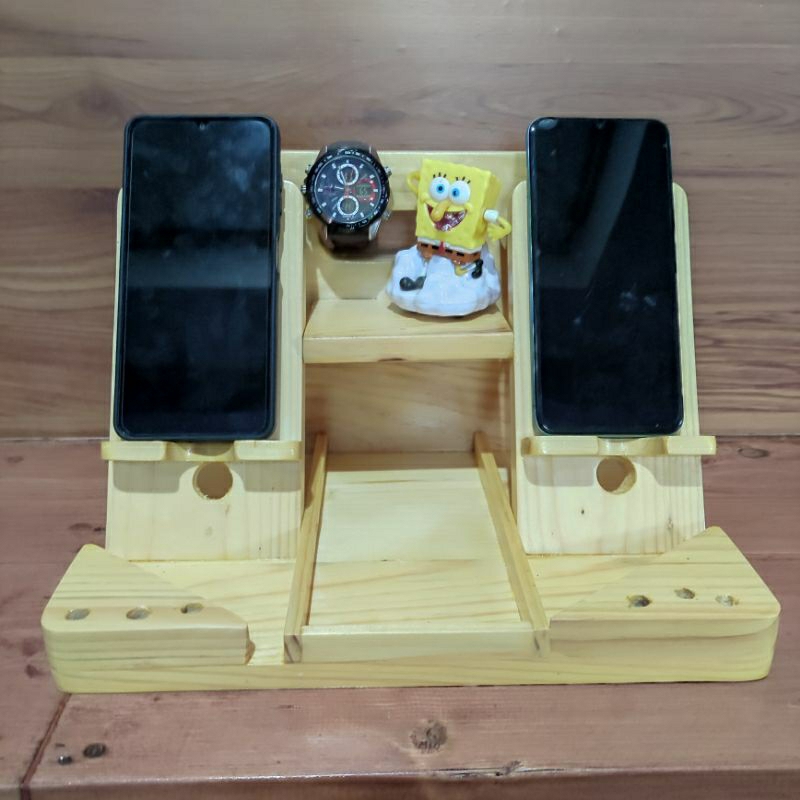 STAND HP DARI KAYU MODEL DOUBLE DOCKING DENGAN WARNA NATURAL/STAND HP SERBAGUNA DARI KAYU