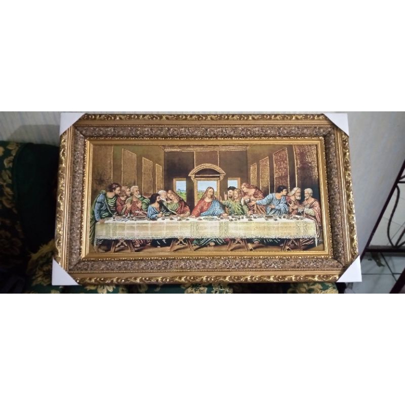 Lukisan Perjamuan Kudus Kain Baldu Bingkai Emas