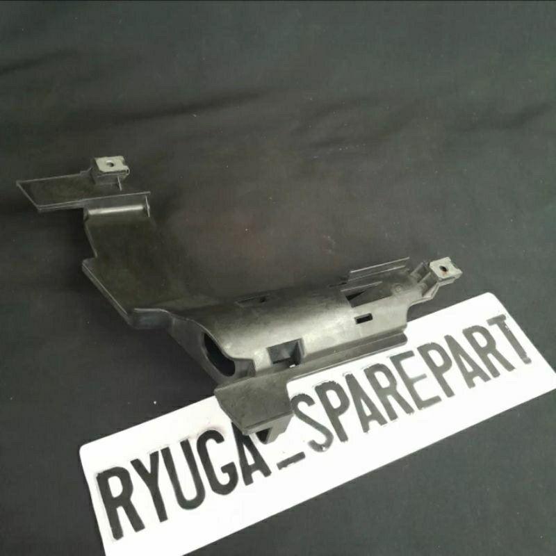 bracket lampu depan kiri original BMW E46 1301073017