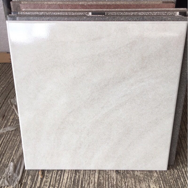 keramik lantai 40x40 glossy kilap ikad syon bisma proyek vinst