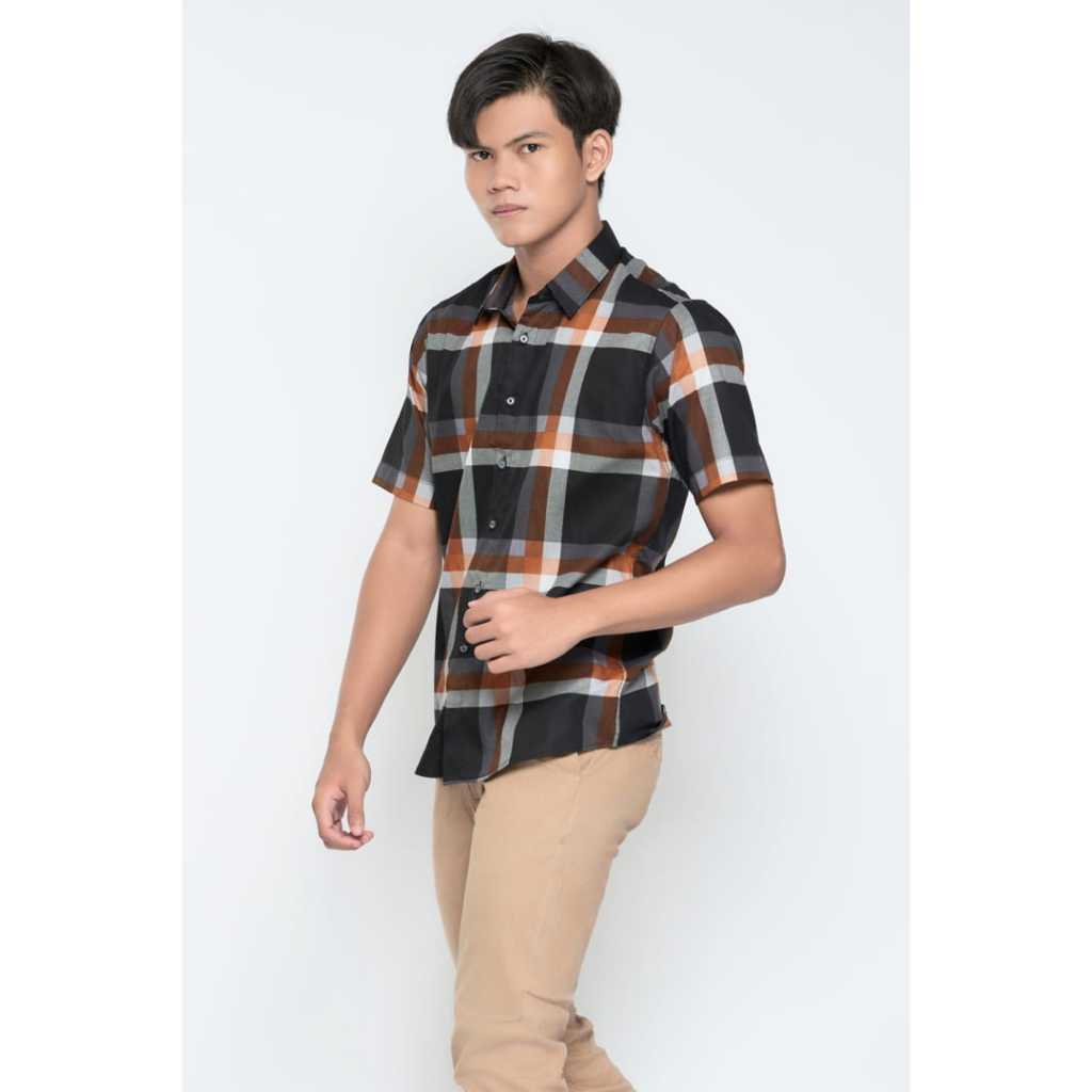 Acca Kemeja Pria Motif Kotak Hitam Shirt Katun Lengan Pendek 7240702