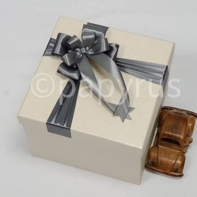 

PAPYRUS 20x20 Tinggi 20cm Kotak Kado Gift Box Hadiah V3