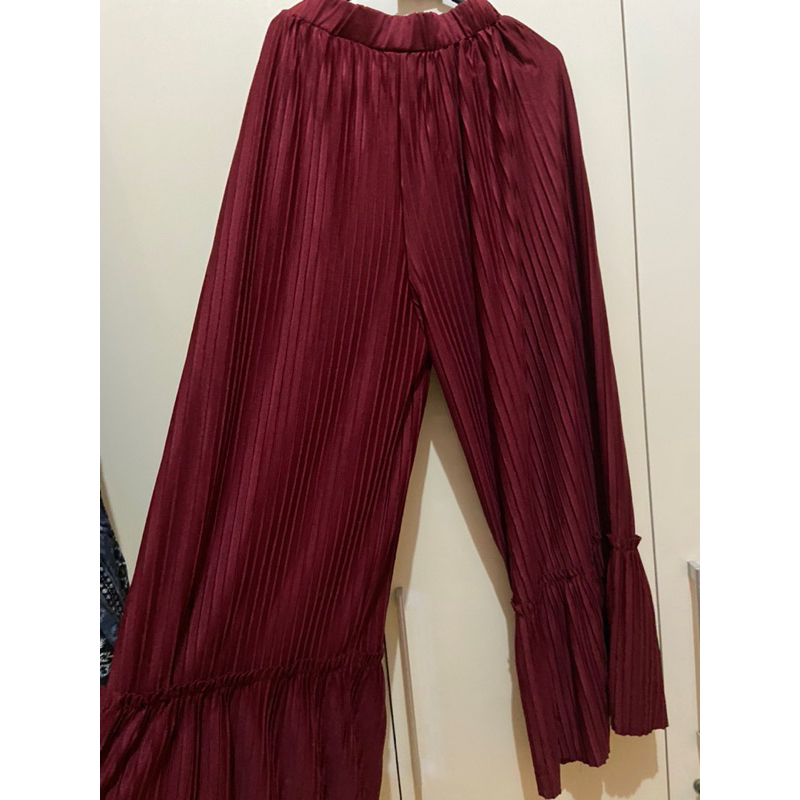 Celana Kulot Maroon Plisket (Bekas)