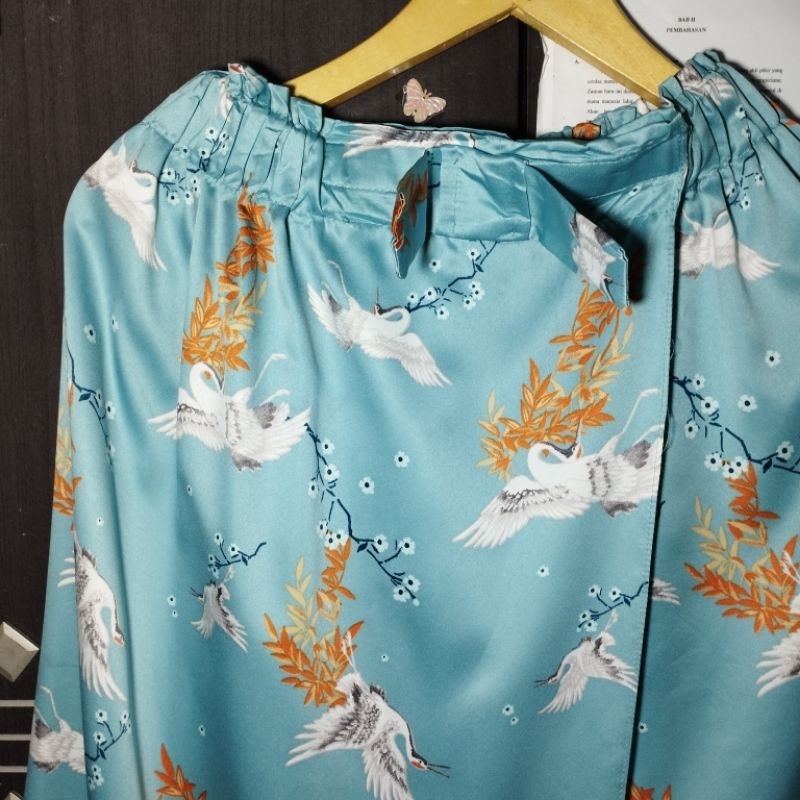 DRESS KEMBEN SATIN SILK PREMIUM PEREKAT BUKAAN