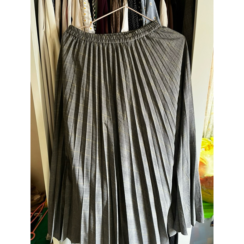 Preloved Uniqlo Skirt Tartan katun