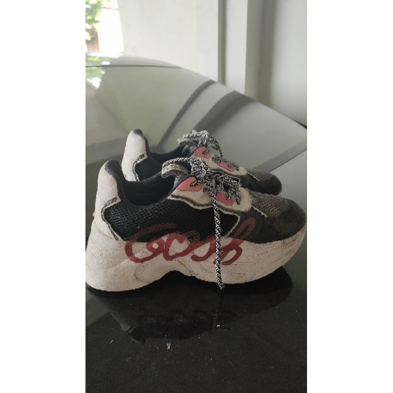 sepatu gosh preloved