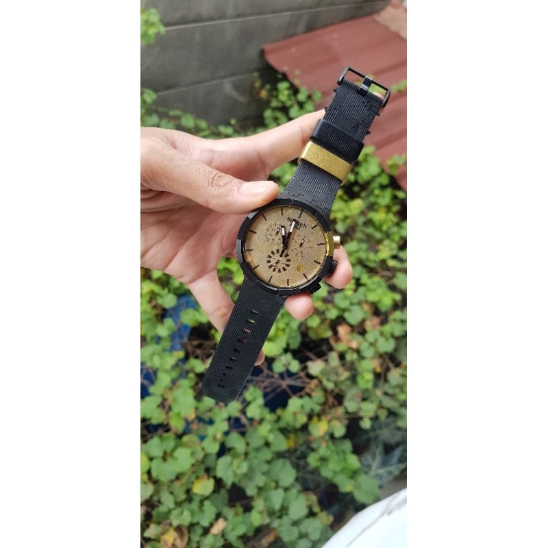 swatch big bold chrono check point gold