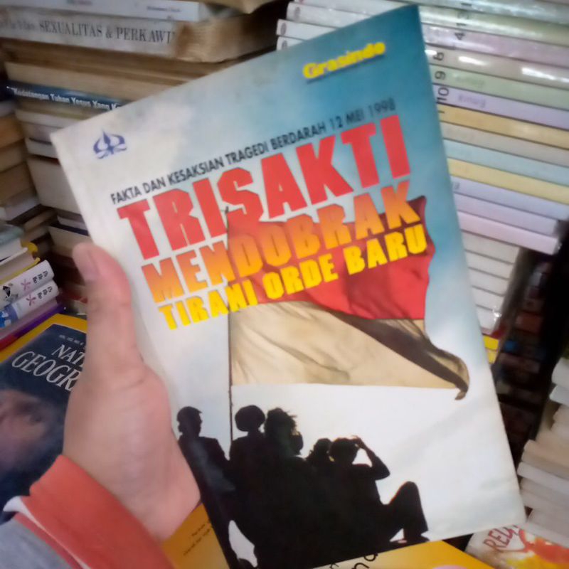 buku Trisakti mendobrak tirani orde baru bekas original