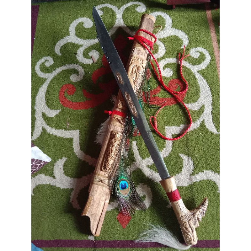 Mandau Antik khas Dayak Kalimantan