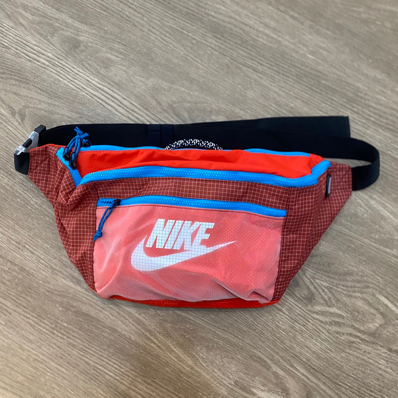 NIKE WB