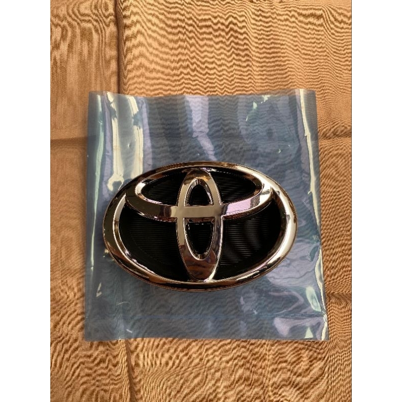 emblem logo original gril depan Toyota Vios gen 3 yaris