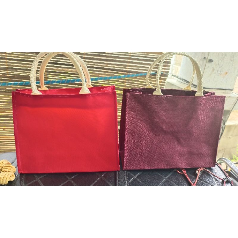 

TAS SAUVENIR SERBA GUNA MURAH HAMPERS TENTANG SOVENiR