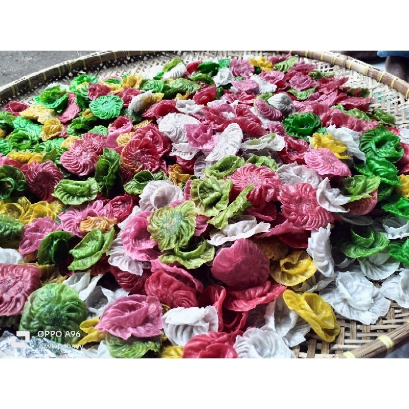 

kerupuk bunga dapros oleh oleh khas garut