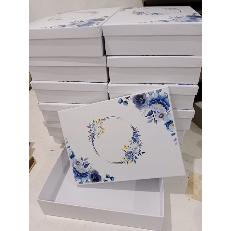 

Gift Box Solid warna putih motif bunga bahan tebal TERMURAH!!