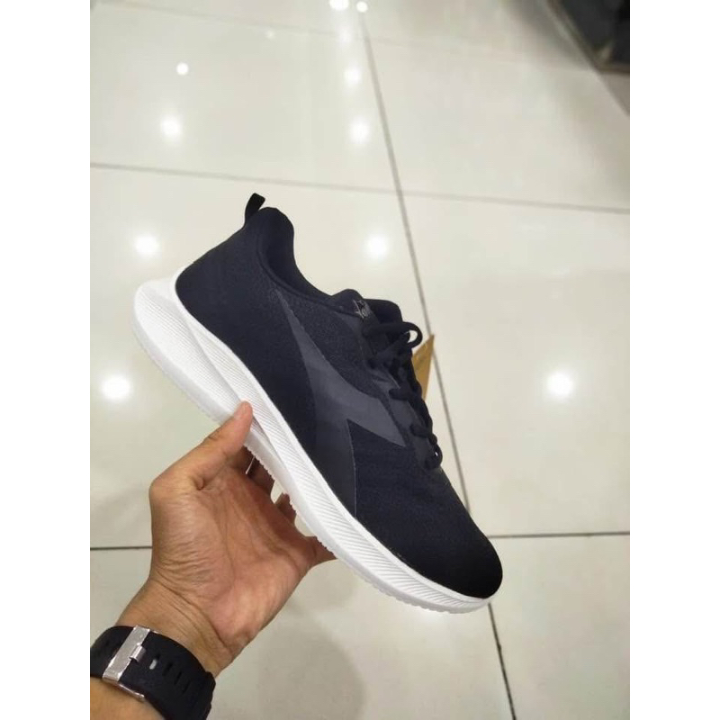 Diadora sepatu running pria original