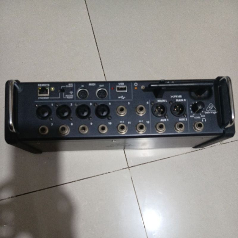 mixer behringer X air 12