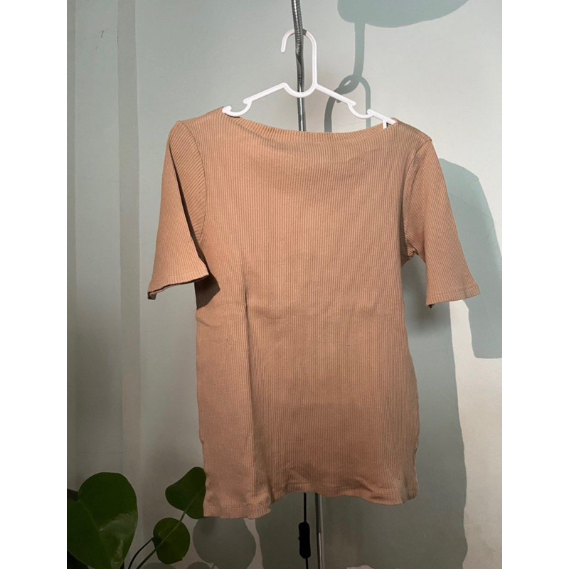 uniqlo caramel ribbed top