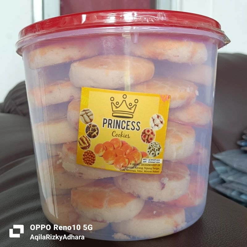 

Kue Kacang Toples Berat -+1kg