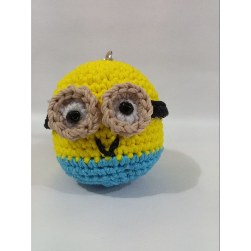 Gantungan kunci rajut Minion ball