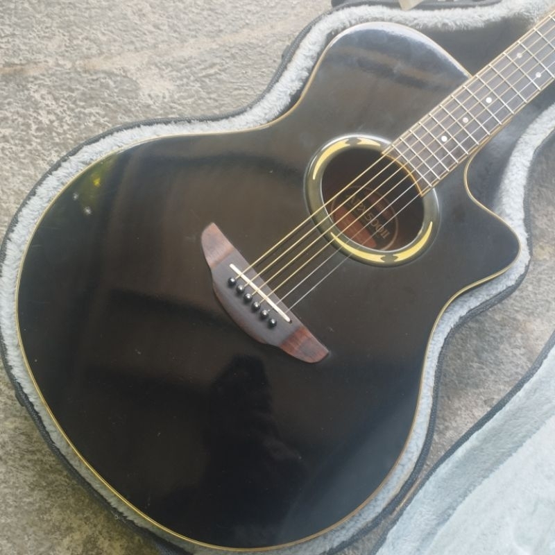 GITAR YAMAHA APX500II ORIGINAL SECOND HITAM ( HANYA GITAR, TANPA HARDCASE )