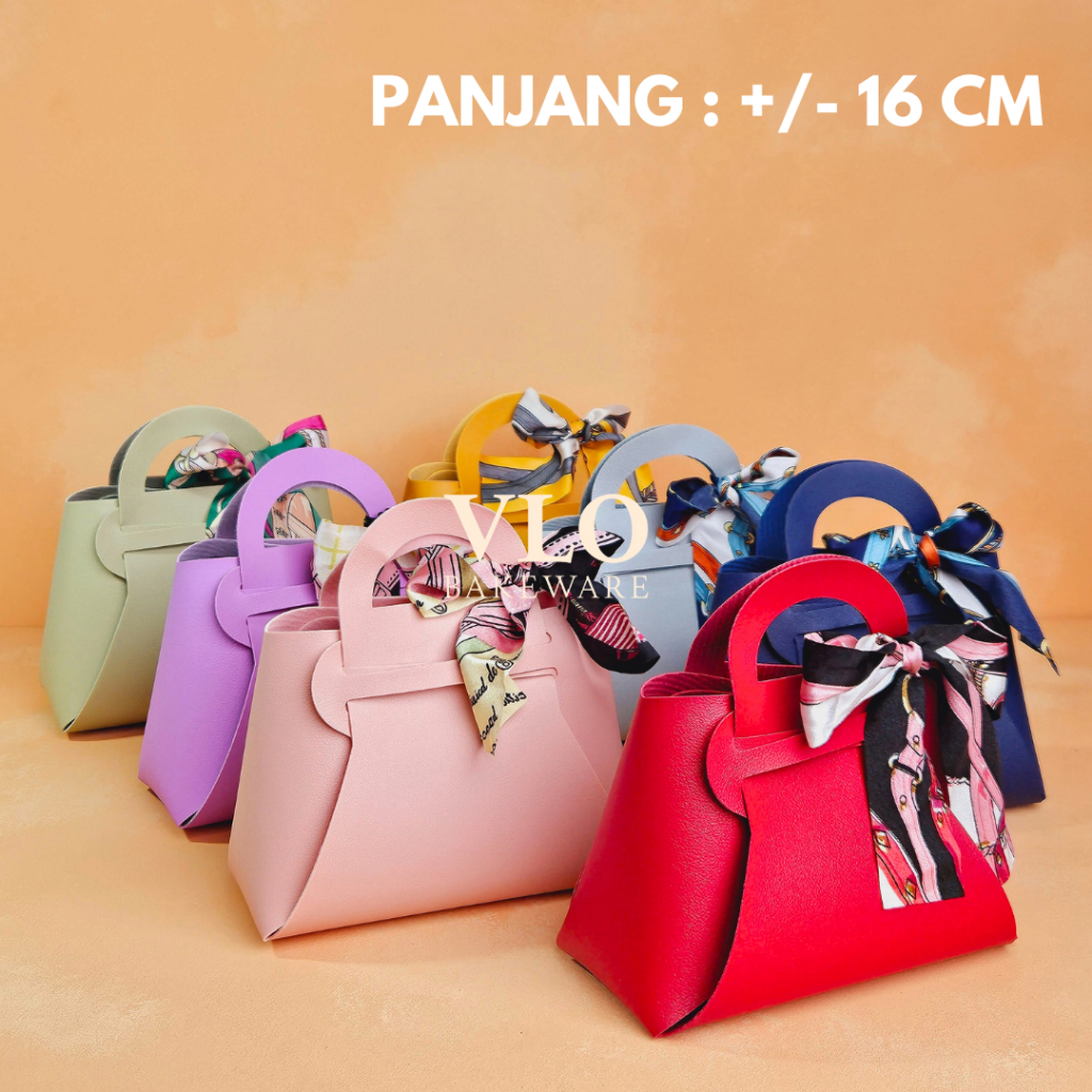 

Goodie bag kulit sintetis ukuran 16 cm| tas hampers ulang tahun wedding sangjit lebaran imlek natal