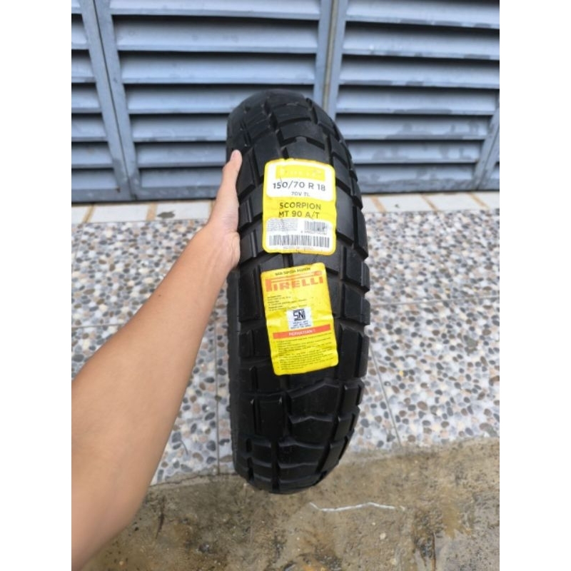 BAN LUAR IMPOR PIRELLI SCORPION MT90 150/70-18 TUBELESS NOS BARU STOK LAMA AMAN TIDAK CACAT BAGUS.
