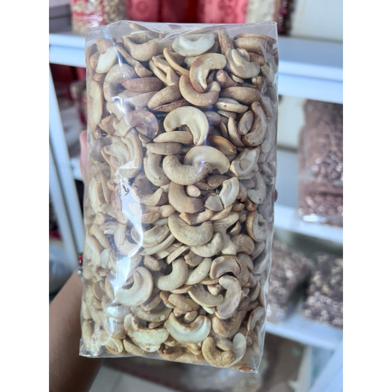 

Kacang Mete Belah 2 Oven sudah matang dipanggang / oven