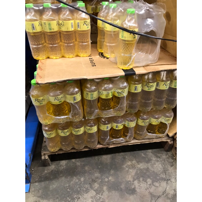 

Minyak Goreng Rizki 800/850 ml 1 Dus Isi 12 Btl
