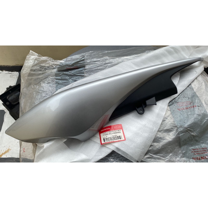 Cowl L RR Silver Cover Body Kiri Honda Tiger Revo 77220-KCJ-660HNS Ori Honda Genuine Parts 77220kcj6