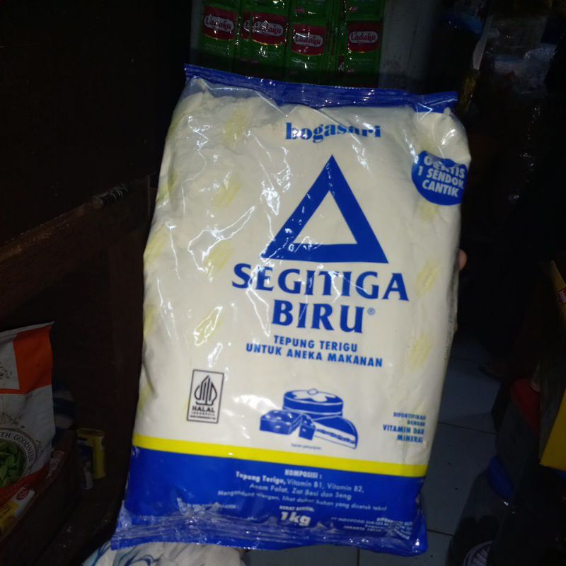 

TEPUNG TERIGU SEGITIGA BIRU 1000G