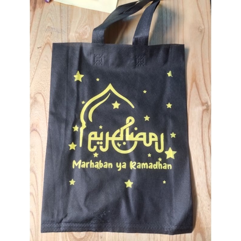 

Tas ramdhan , tas marhaban ya ramadhan, Tas Spunbond Lebaran, Tas Idul Fitri, Tas Murah,tas hajatan tas lebaran tas idul fitri tas spunbond idul fitri