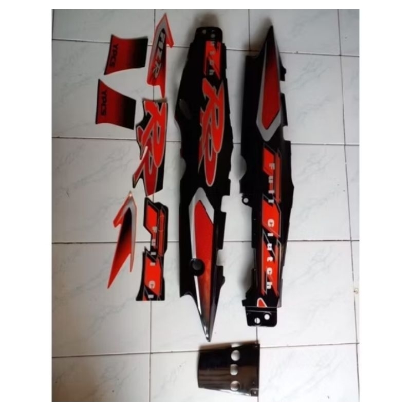cover bodi kanan kiri plus striping Yamaha Fiz R full clutch hitam orange