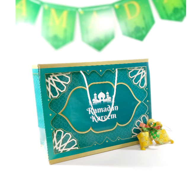 

Paperbag Idul Fitri Uk. 32,5 x 25 x 14 cm