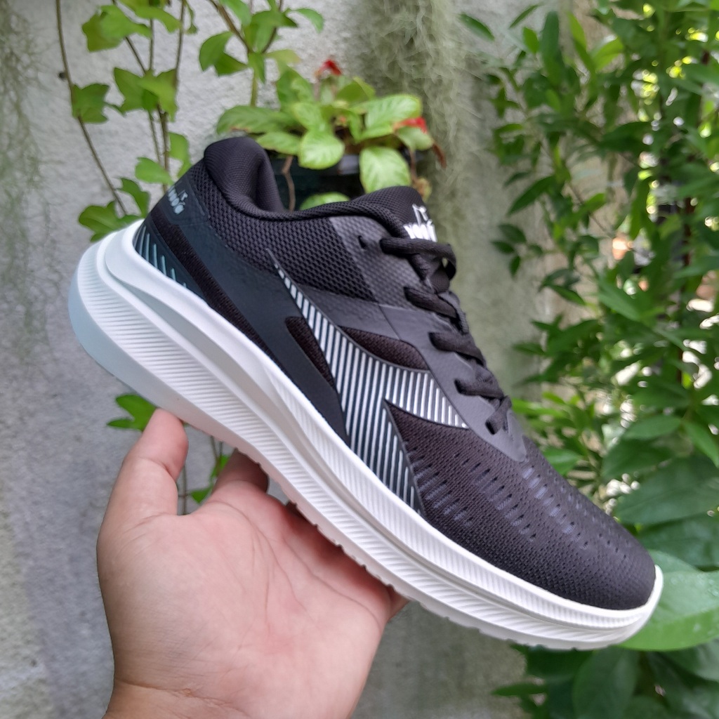 Sepatu lari Pria Ringan Diadora Kosari Running Original